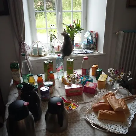 Le Chevalier Des Marettes Bed and Breakfast Airel